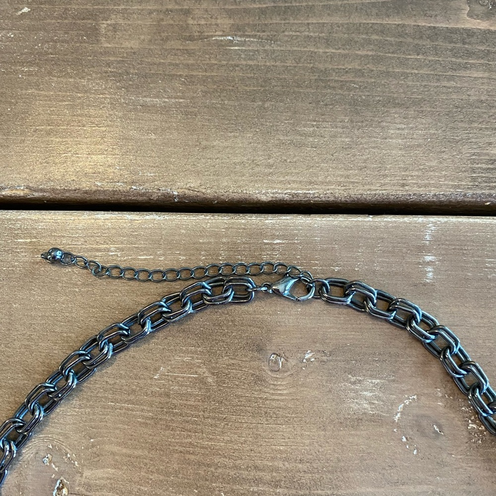BAUBLE BAR STATEMENT NECKLACE - Picture 3 of 3